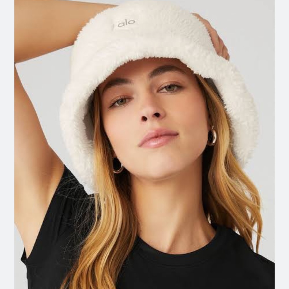 Alo foxy Sherpa bucket hat ivory size M/L